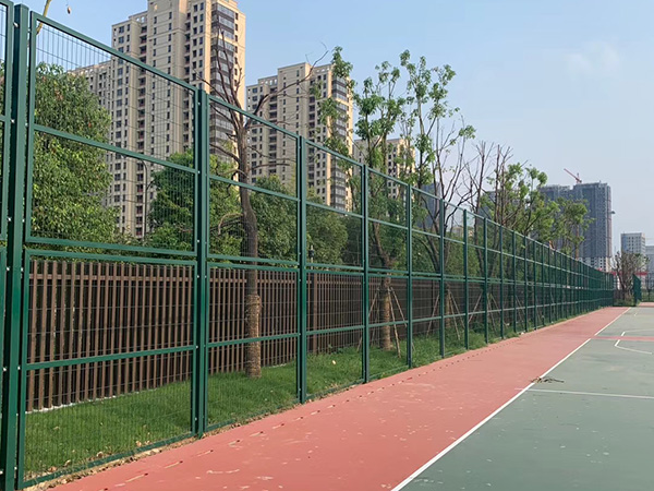 細數鋅鋼護欄的使用特點