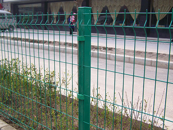 帶你了解下護欄網的安裝方法